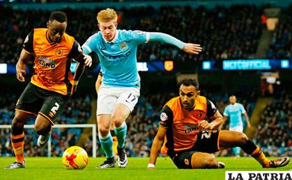 La acción del cotejo en el cual venció Manchester City 4-1 al Hull /stuff.co