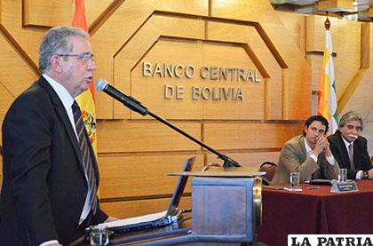 El presidente del Banco Central de Bolivia, Marcelo Zabalaga en conferencia de prensa /ABI