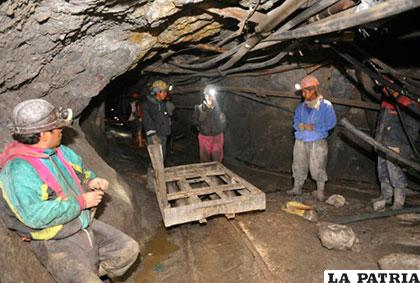 Los trabajadores mineros no escatiman esfuerzo, pero no es todo, se necesita una verdadera política minera respaldad por la Ley 535