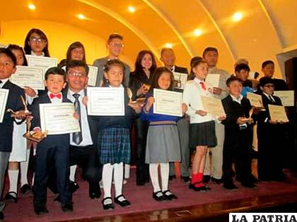 Durante la premiación de los estudiantes destacados del 2015