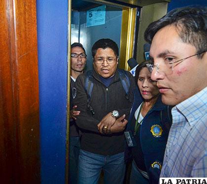 El ex fiscal Humberto Quispe antes de ser liberado /APG