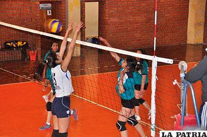 Del partido que disputaron Ingenieros y Upal