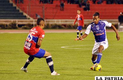 El desarrollo del partido tuvo muchas complicaciones, terminó 1-1