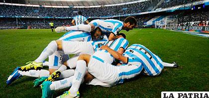 No pararon de festejar los de Racing que clasificaron a la Copa