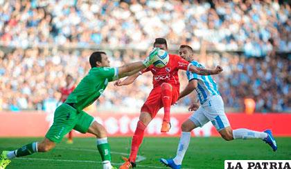 La acción del cotejo en el cual venció Independiente 2-1