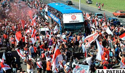 La despedida de los hinchas a los jugadores de River Plate