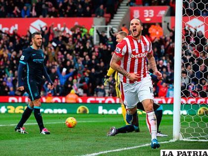 Stoke venció 2-0 al Manchester City