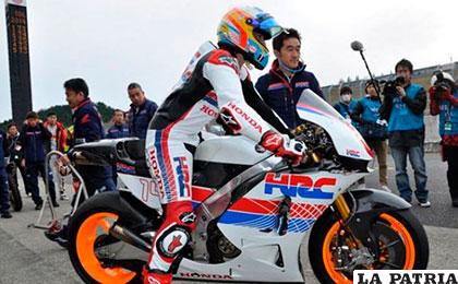 Alonso pilotó ayer en Japón una moto Honda