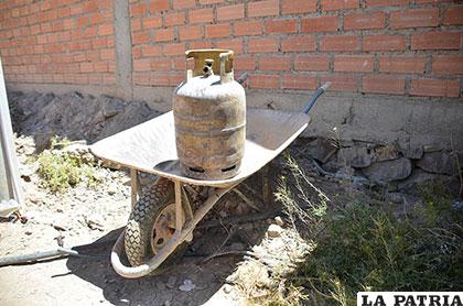 La garrafa y carretilla secuestradas por los vecinos
