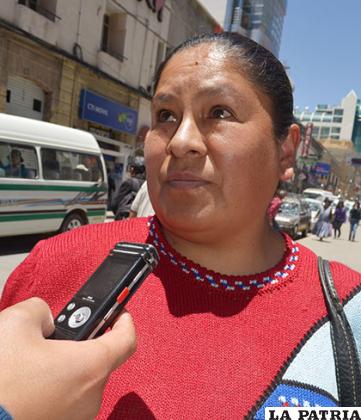 MARIA SOLIZ: No estoy de acuerdo, porque el pasaje es 1,40 y nos cobran siempre 1,50. 
El servicio no es bueno, hay algunos que no recogen a los estudiantes o a personas mayores, aunque esté vacío el vehículo, se pasan y nadie dice nada ni puede hacer nada.