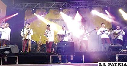 Los Llajuas en escenario peruano