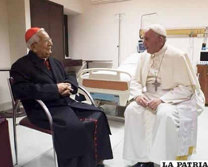 El Papa Francisco visitó al Cardenal Julio Terrazas en la clínica cuando llegó a Bolivia /opinion.com.bo