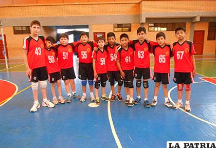 El equipo de Alemán que logró el título en Mini niños