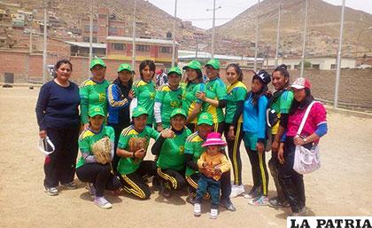 Cosmos, campeonas en softbol damas