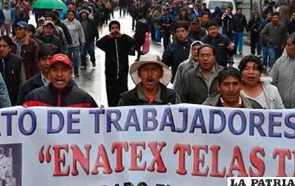 Trabajadores de Enatex en marcha de protesta