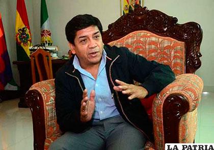 El alcalde de Punata José Antonio Gonzales explicando sus proyectos /lostiempos.com