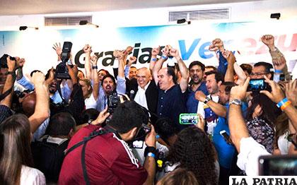 Oposición venezolana alcanza mayoría calificada en legislativas /linkis.com   