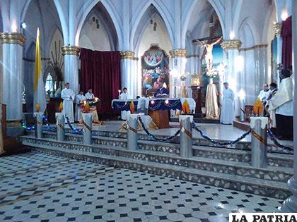 Misa en memoria del Cardenal Julio Terrazas en La Catedral de Oruro