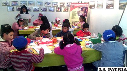 Los niños se divierten en las clases de la ABAP