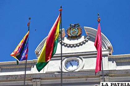 Reemplazan reloj de la Gobernación para incentivar la puntualidad