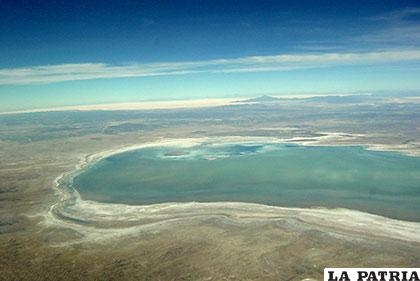 Vista del lago Poopó en diciembre del 2003