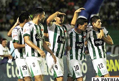 El festejo efusivo de los jugadores de Oriente Petrolero