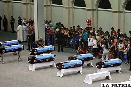 Velatorio de los gendarmes fallecidos en un accidente vial en Argentina