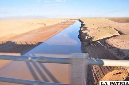 El desvío de las aguas del río Desaguadero y la poca precipitación pluvial, factores para la inminente desaparición del lago Poopó /Foto archivo