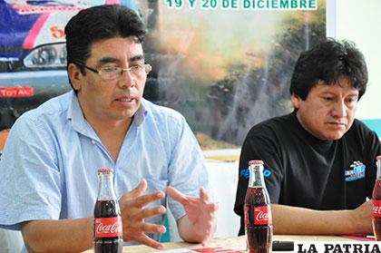 Durante la presentación de la prueba (Valenzuela y Chávez)