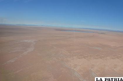 Lago Poopó quedó seco, muchos lamentan esta situación