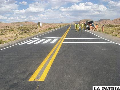 Se debe respetar la señalización tanto horizontal como vertical en las carreteras para evitar accidentes