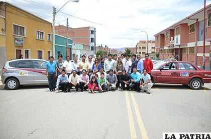 El equipo de Radio Taxi Oruro en su aniversario