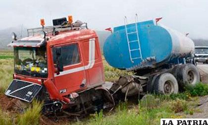 La cisterna quedó a un lado de la carretera
