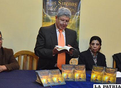 Jorge Encinas presentó su nuevo libro