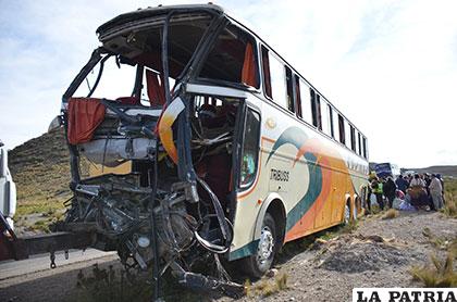 El bus terminó con serios daños
