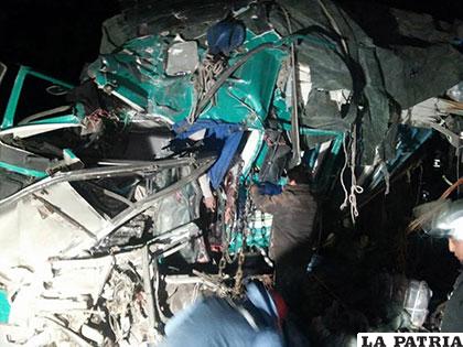 El conductor quedó entre los fierros retorcidos
