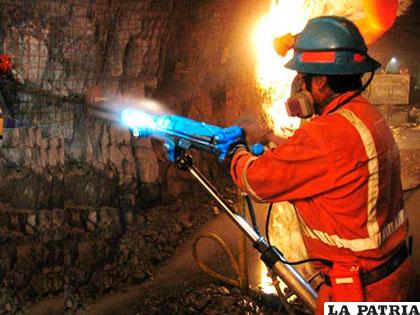 Los mineros asalariados esperan mayor operatividad en los planes oficiales para mejorar el rendimiento productivo