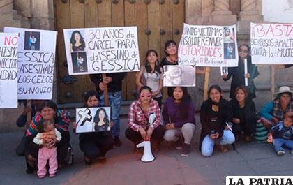 La agrupación Feministas Callejeras se movilizó exigiendo justicia por el feminicidio de Yessica Condori