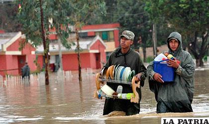 Conscriptos ayudan a los damnificados por las inundaciones