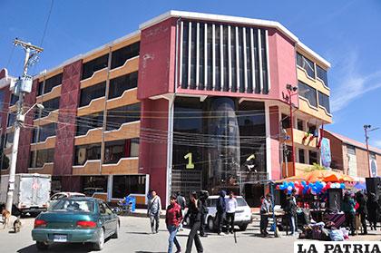 Uno de los edificios de la Universidad Técnica de Oruro