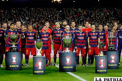 Balcelona presentó sus cinco Copas antes del partido /as.com