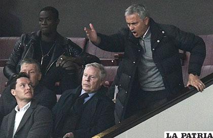 José Mourinho, entrenador del Manchester United, no la pasa bien en Inglaterra /lafm.com
