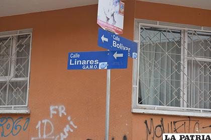Pintaron y repintaron las señales en la calle Linares
