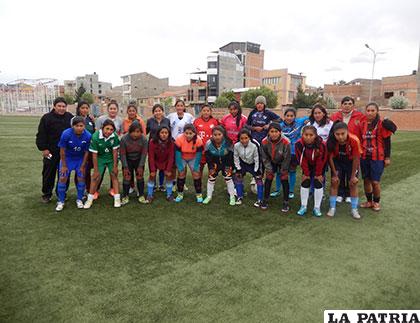 El equipo femenino que participará en el torneo Copa Estado Plurinacional
