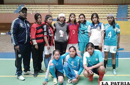 Integrantes del equipo del Colegio Nacional Bolivia de Challapata