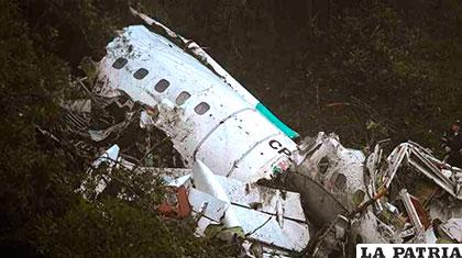 Los restos del avión de la empresa LaMia, tras el accidente /BP.BLOGSPOT.COM