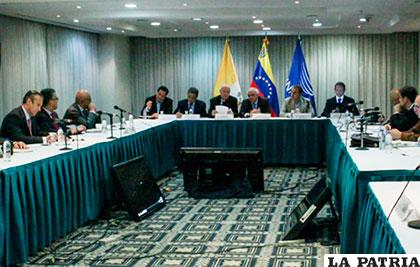 Desde el 30 de octubre el gobierno venezolano y la oposición están en una mesa de diálogo