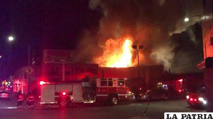 El pasado viernes un incendio arrasó un almacén en el que se celebraba un concierto en Oakland (EE.UU.) /eldia.com.do