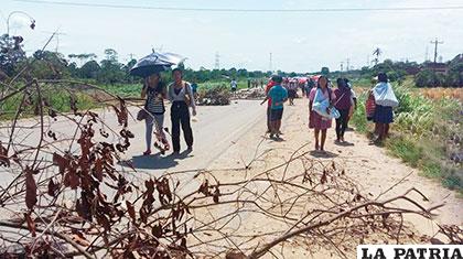 Vecinos bloquearon la carretera al oriente a la altura del municipio de Entre Ríos /lostiempos.com