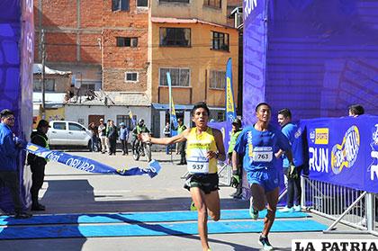 El ingreso de los ganadores al punto de llegada